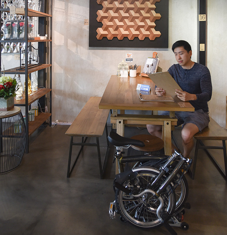 the foldable brompton bike