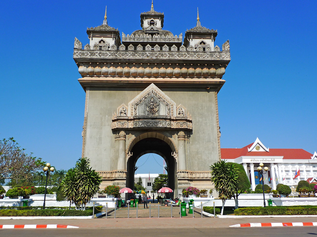 patuxai vientiane