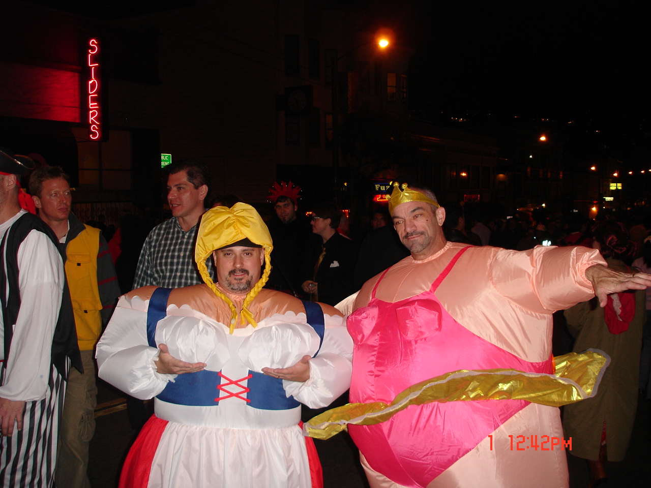 DSC01286_2 oversized fairy-tale characters